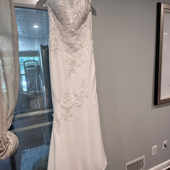 Dante Modern Wedding Gown - Picture 10 of 13